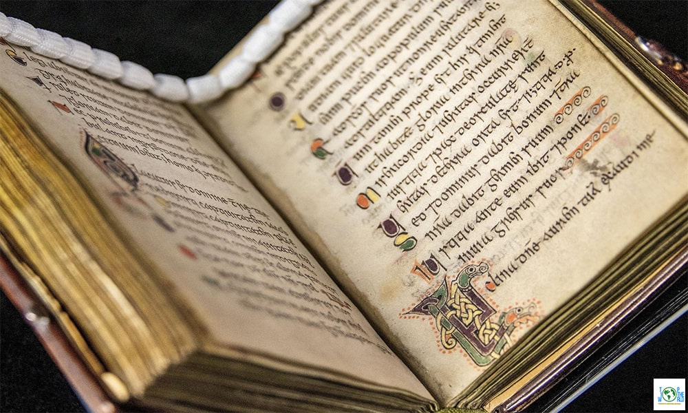 Top 10+ oldest books in the world