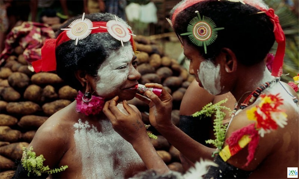 Top 10 Weirdest Tribes in the World